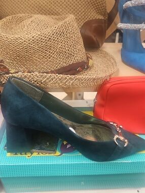 Sophia Taylor heels